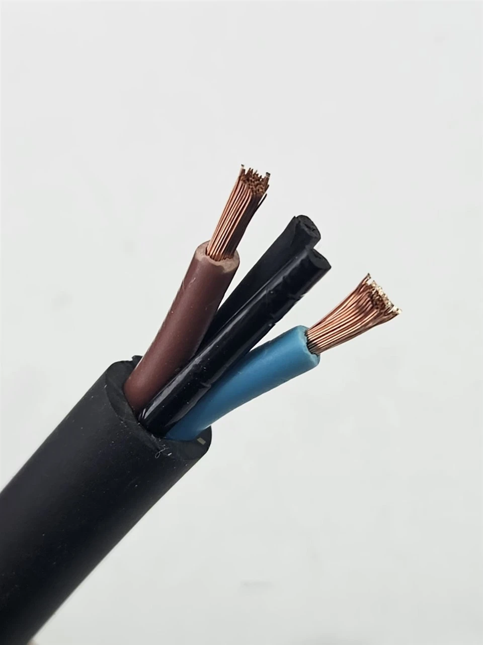 Waterproof JHS 2×2 Cable For Submersible Pumps And Marine Applications
